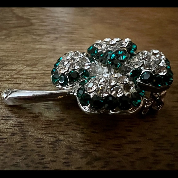 🍀Four-Leaf Clover🍀 green and white crystal brooch pin - Picture 5 of 5